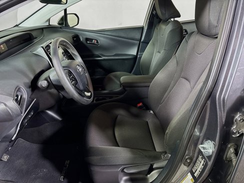 Used 2021 Toyota Prius LE image 11