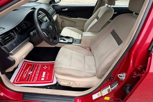 Used 2014 Toyota Camry LE image 10