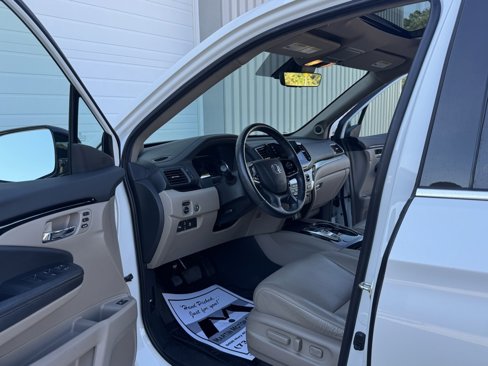 Used 2020 Honda Pilot Touring image 2