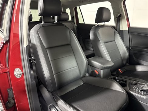 Used 2020 Volkswagen Tiguan SE w/ Panoramic Sunroof Package image 12