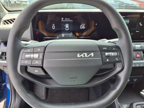 New 2025 Kia K4 LXS image 18