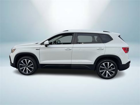 Used 2022 Volkswagen Taos SE image 3