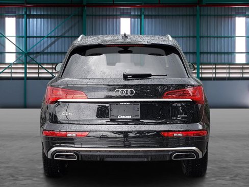 Used 2024 Audi Q5 2.0T Premium w/ Convenience Package image 4