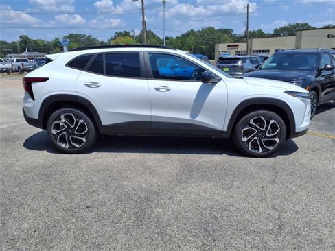 New 2025 Chevrolet Trax RS w/ Sunroof Package image 2
