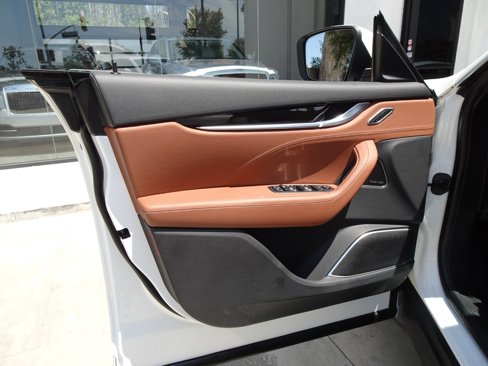 Used 2022 Maserati Levante Modena image 11