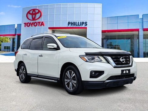 Used 2017 Nissan Pathfinder SV w/ Cargo Package image 1
