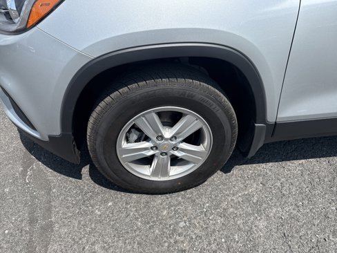 Used 2022 Chevrolet Trax LT w/ Premium Seat Package image 11