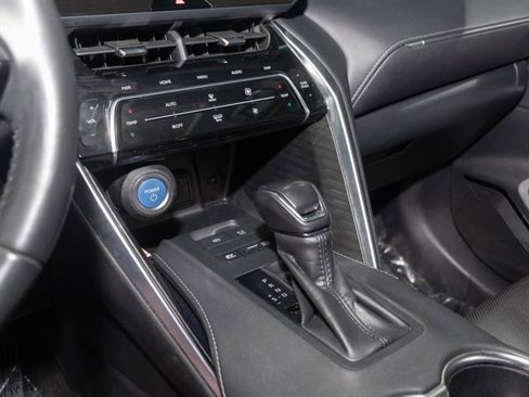Used 2021 Toyota Venza Limited image 12