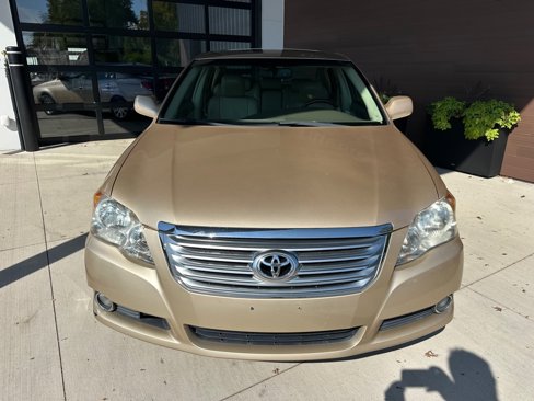 Used 2010 Toyota Avalon XL image 2