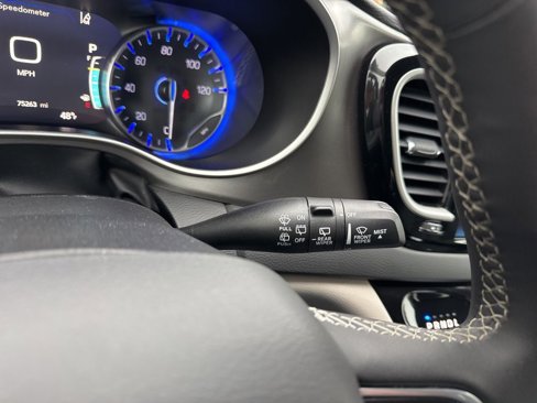 Used 2023 Chrysler Pacifica Touring-L image 46