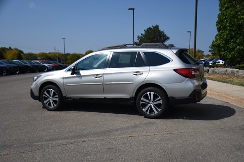 Used 2018 Subaru Outback 2.5i Limited image 3