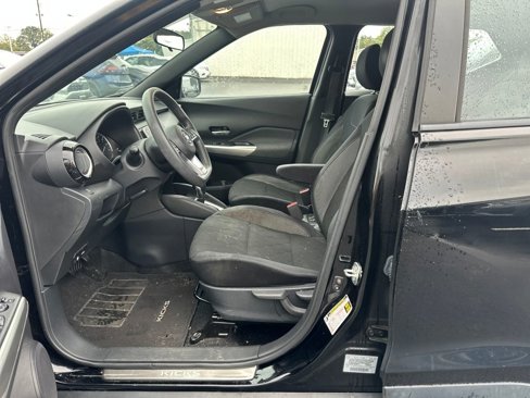 Used 2018 Nissan Kicks SV image 9