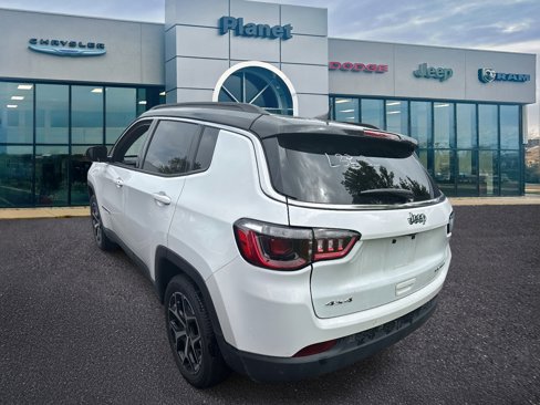 Used 2025 Jeep Compass Limited image 3