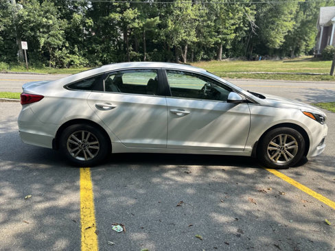 Used 2017 Hyundai Sonata SE image 3