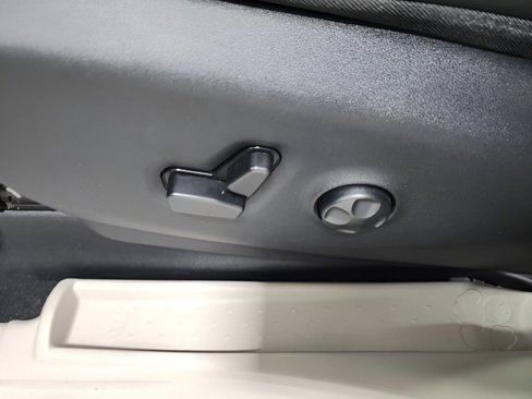 Used 2018 Chrysler Pacifica Limited image 25