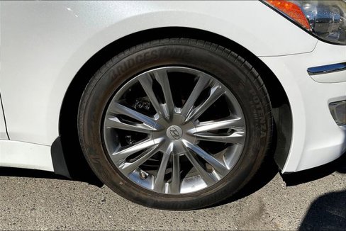 Used 2013 Hyundai Genesis 3.8 w/ Technology Pkg image 8