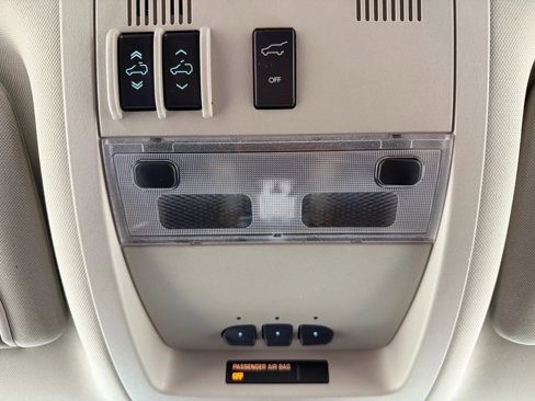 Used 2010 GMC Yukon Denali image 29