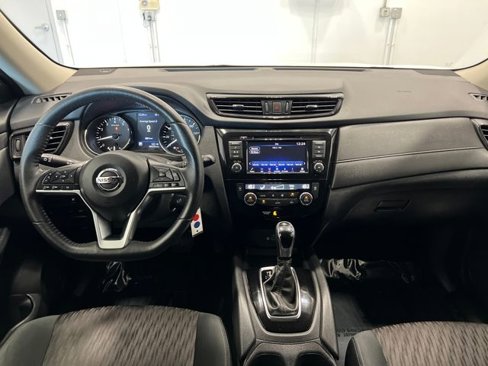 Used 2020 Nissan Rogue SV image 11