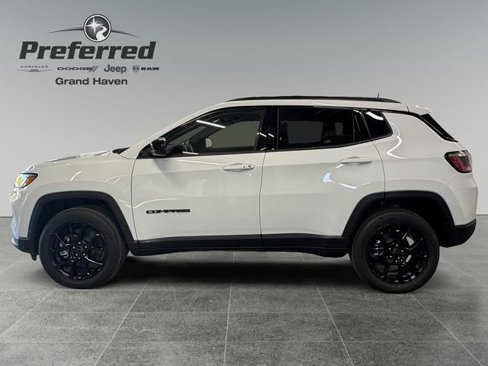 New 2026 Jeep Compass Latitude image 3