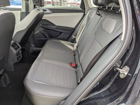 New 2025 Volkswagen Taos SE image 28