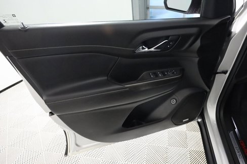 Used 2020 GMC Acadia SLT w/ Driver Alert Package II image 18