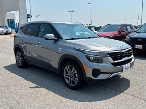 Used 2021 Kia Seltos LX image 2
