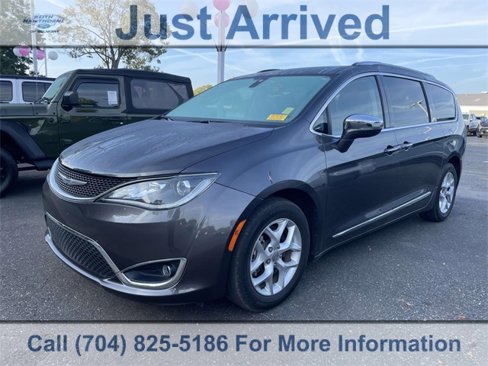 Used 2020 Chrysler Pacifica Limited image 3
