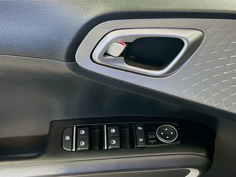 Used 2023 Kia Soul LX w/ LX Technology Package image 16