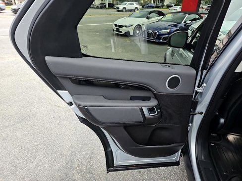 Used 2018 Land Rover Discovery SE image 52