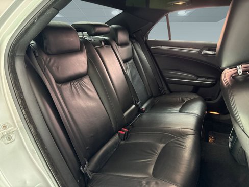Used 2011 Chrysler 300 Limited image 23