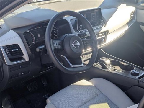 Used 2024 Nissan Rogue SV image 10