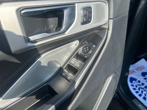 Used 2020 Ford Explorer Platinum w/ Premium Technology Package image 11