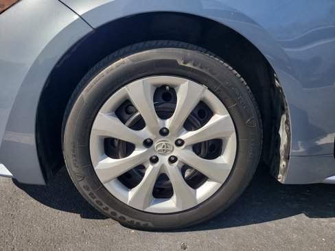 Used 2022 Toyota Corolla LE image 9
