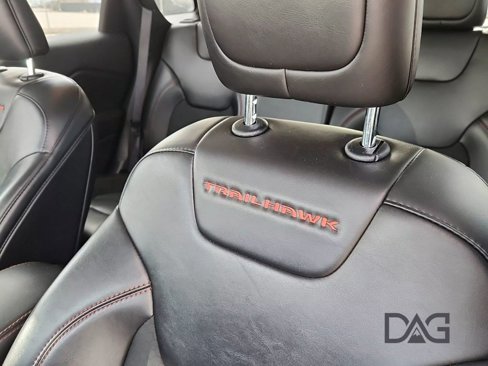 Used 2021 Jeep Cherokee Trailhawk image 16
