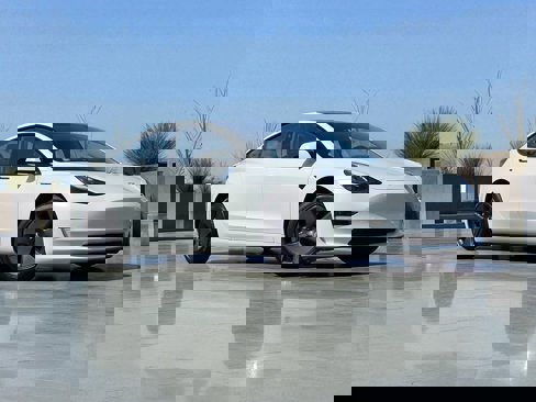Used 2021 Tesla Model 3 Standard Range image 2