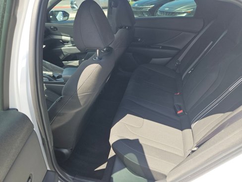 Certified 2025 Hyundai Elantra Sport image 19