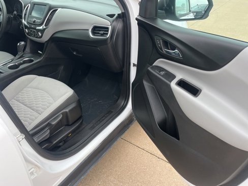 Used 2018 Chevrolet Equinox LS image 51