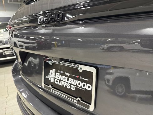 New 2025 Jeep Grand Cherokee Altitude image 7