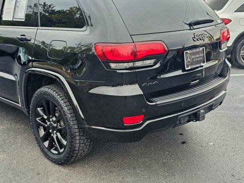 Used 2021 Jeep Grand Cherokee Laredo X image 13
