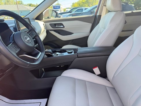 Used 2023 Nissan Rogue SV w/ SV Premium B Package image 8