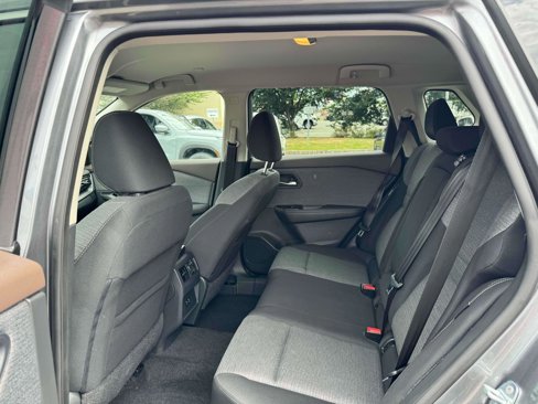 Used 2022 Nissan Rogue SV image 37