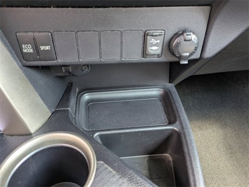 Used 2013 Toyota RAV4 XLE image 21