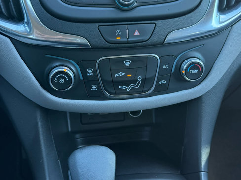 Used 2022 Chevrolet Equinox LS image 19