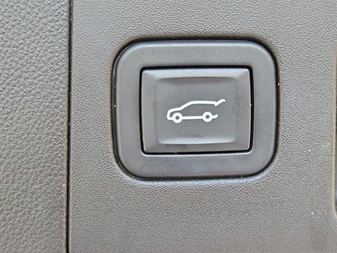 Used 2018 Cadillac XT5 Luxury w/ Driver Awareness Package image 33