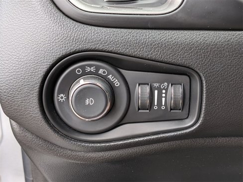 Used 2020 Jeep Renegade Limited w/ UConnect 8.4 Nav Group image 12
