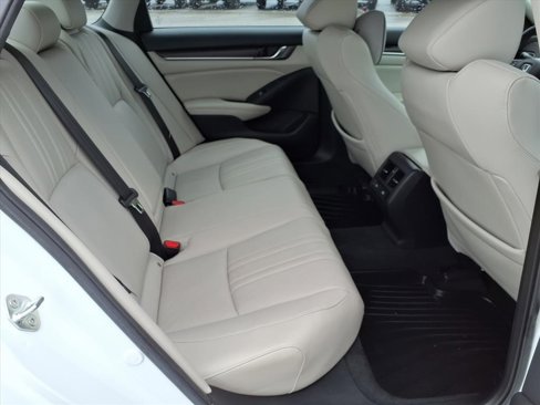 Used 2022 Honda Accord Touring image 16