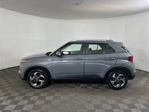 Used 2022 Hyundai Venue SEL w/ Cargo Package image 6