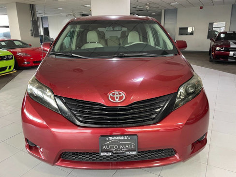 Used 2012 Toyota Sienna LE image 2