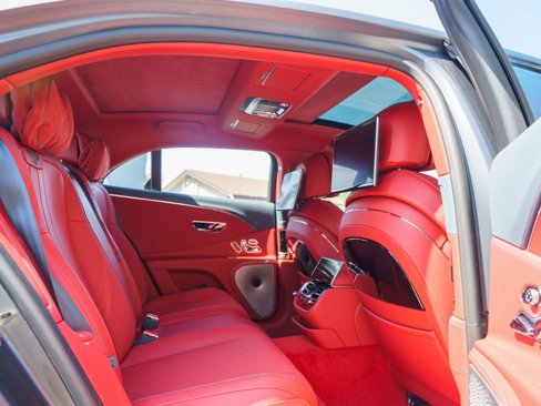 Used 2024 Bentley Flying Spur V8 image 19
