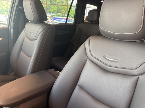 Used 2025 Cadillac XT6 Luxury image 9